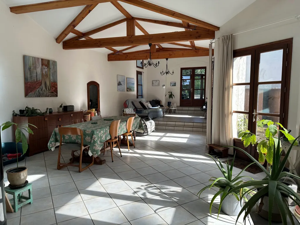 Salle à manger — vue 4