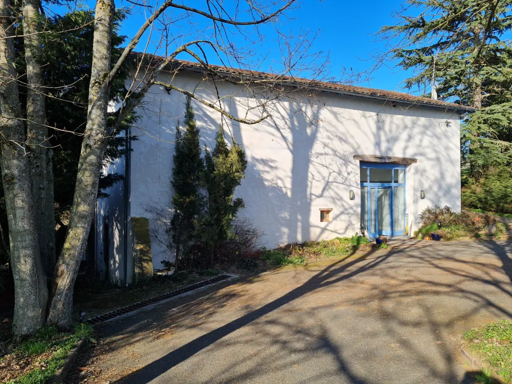 Vue d'arrivée sur la propriété — Maison intimiste en pleine nature