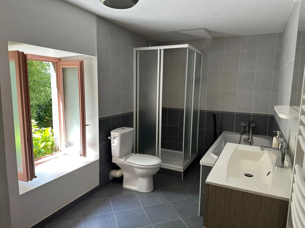 Salle de bain vue sur la bambouseraie